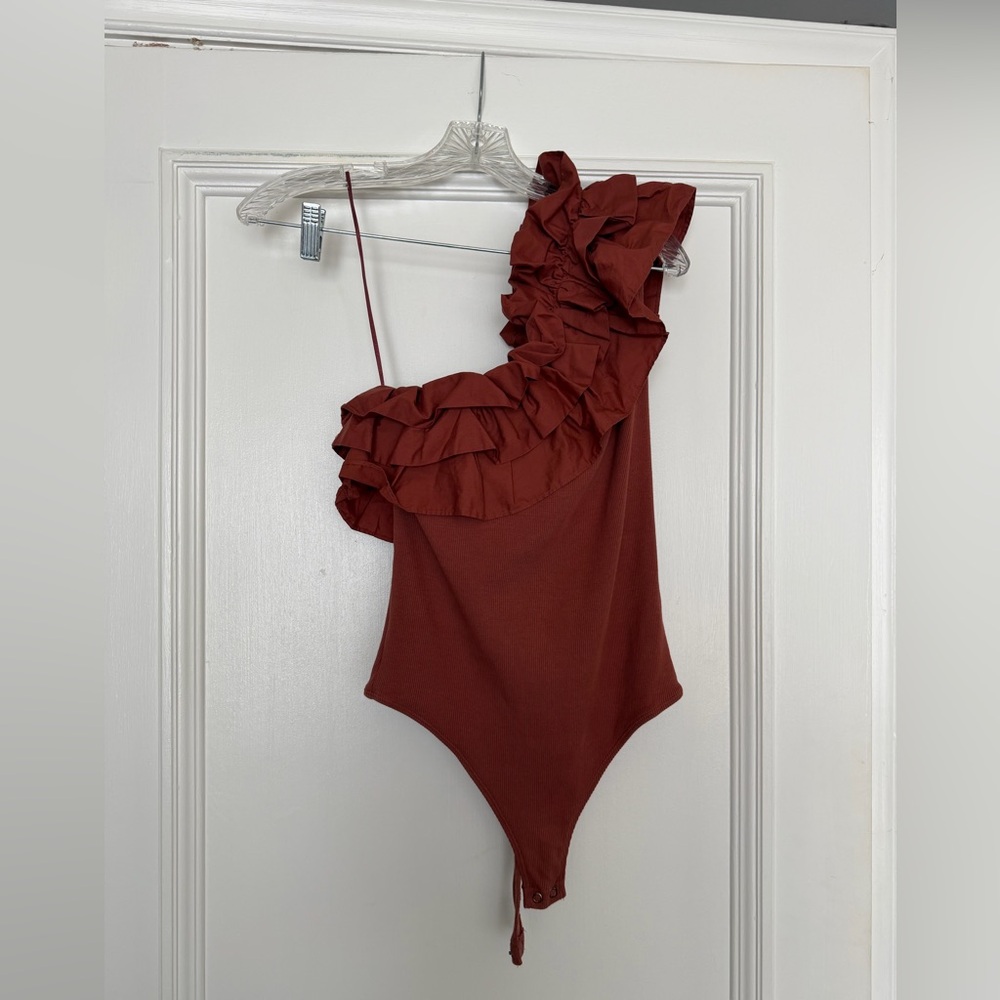 Express Ruffled One-Shoulder Bodysuit - Picture 4 of 6